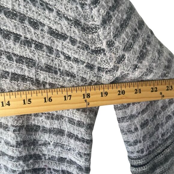 United States Sweaters Women's Size XL Cowl Neck Striped Gray Knit Cozy Sweater - Picture 6 of 7